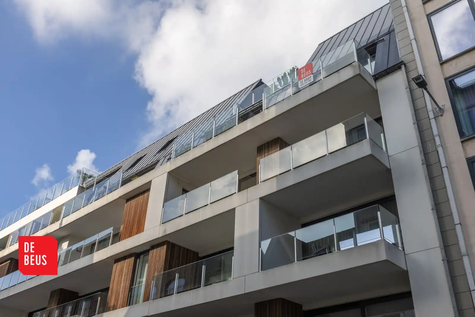 Prachtig appartement met 2 slpk en zonnig terras in jonge residentie foto {{pictureIndex}}