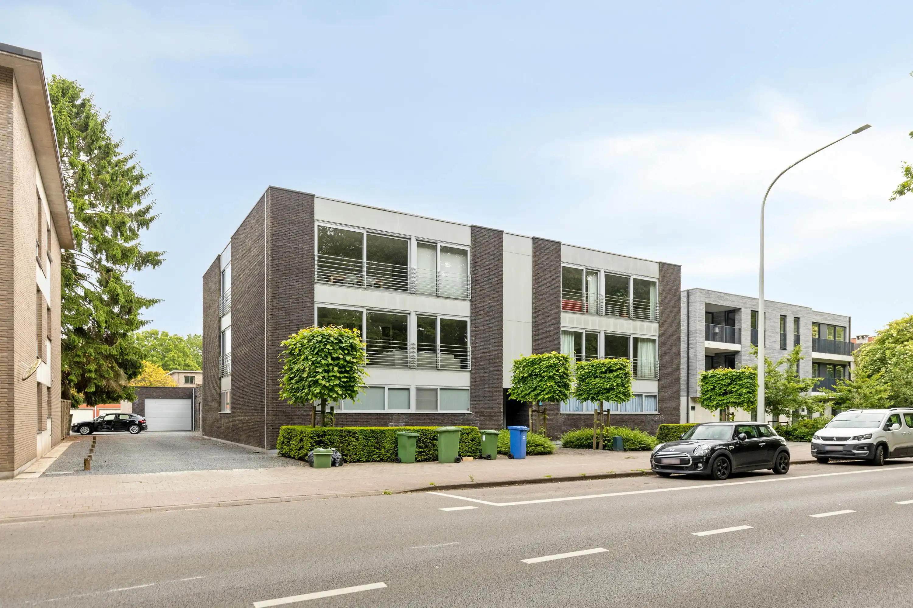 Ruim appartement met 2 slpk en garage te koop in Brasschaat foto 2