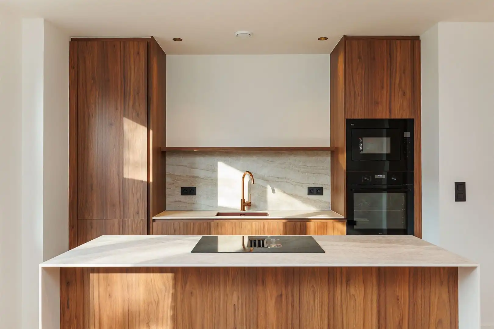 Gerenoveerd appartement met tuin en fietsenberging foto 2