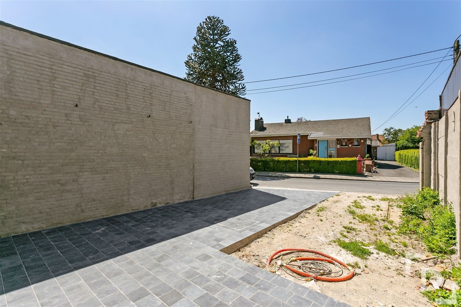 Instapklare rijwoning met uitgang achteraan foto 9