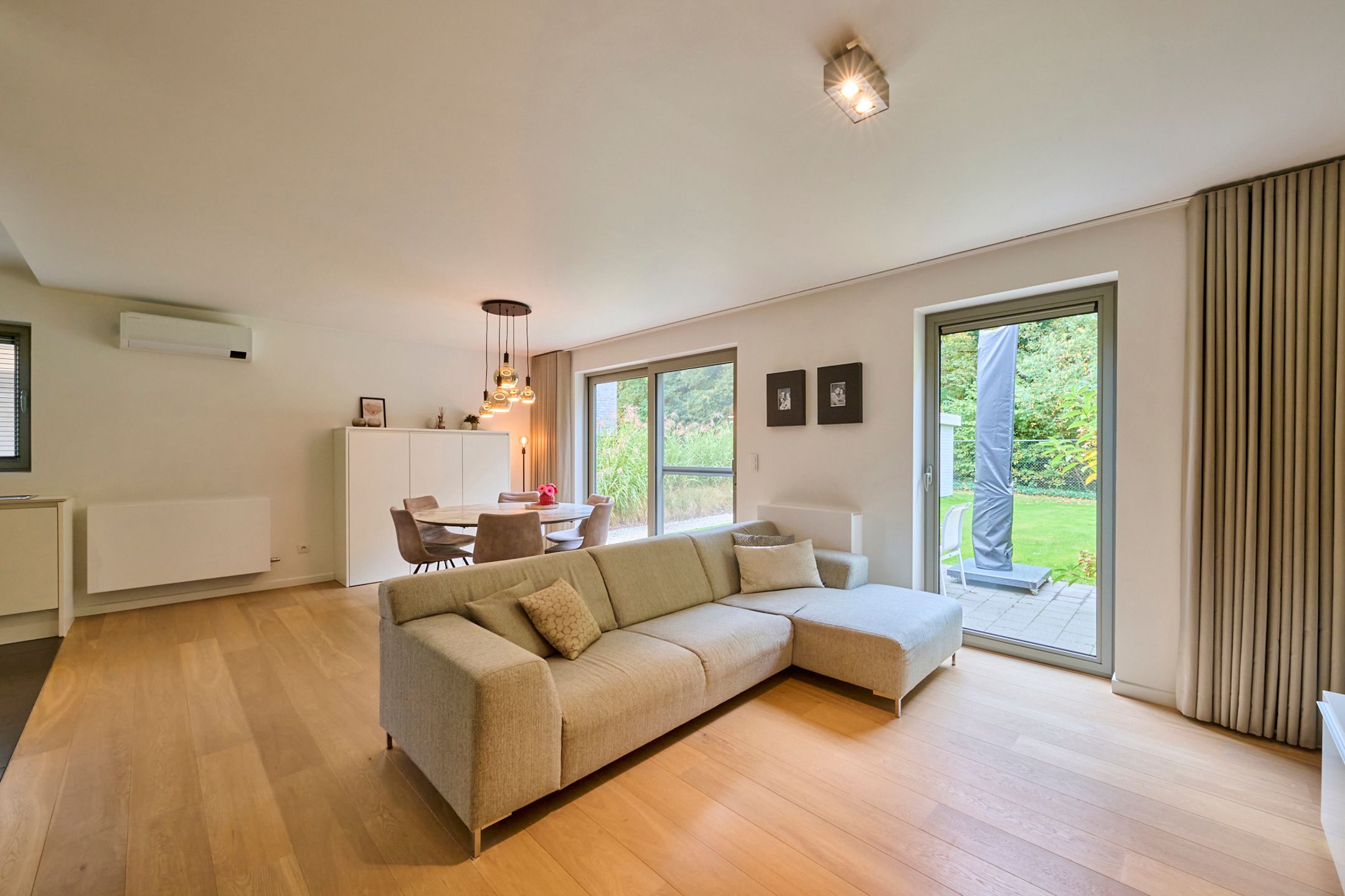 Smaakvol gelijkvloers appartement met 2 slaapkamers, zuidgerichte tuin, parking en kelderberging foto 3