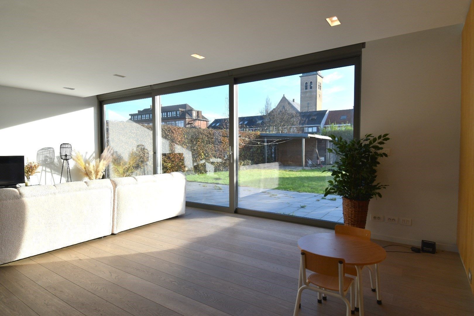 Gelijkvloerse woning met 4 slaapkamers en zuid-gerichte tuin te koop in Wevelgem foto 9