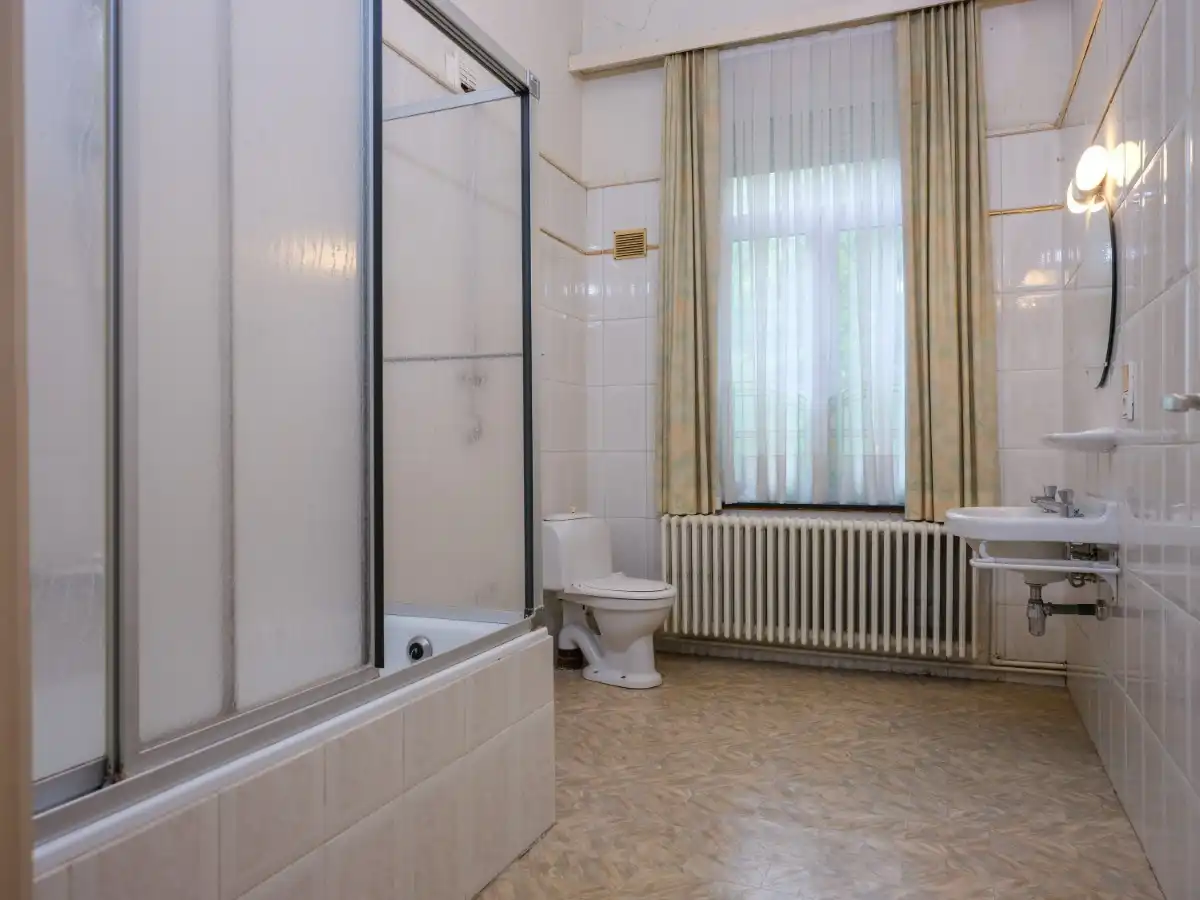 Izegem – Karaktervolle pastoriewoning met diepe tuin en tal van mogelijkheden foto 30