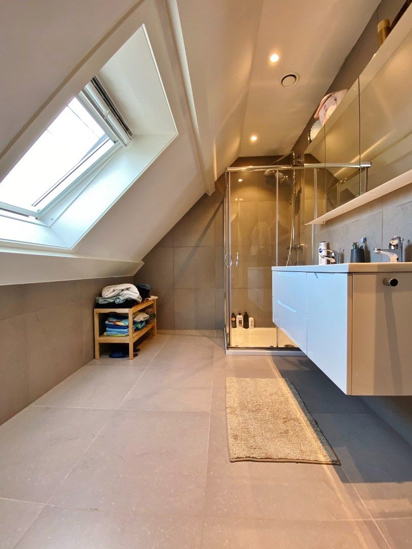 Recent vernieuwde woning met 4slpk, garage, zuidgerichte tuin & buitenberging foto 15