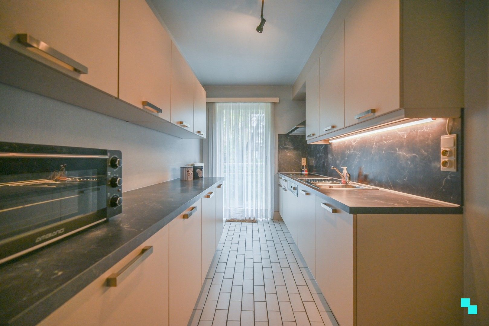 Ruim en praktisch appartement in residentiële laan in Kortrijk! foto 12