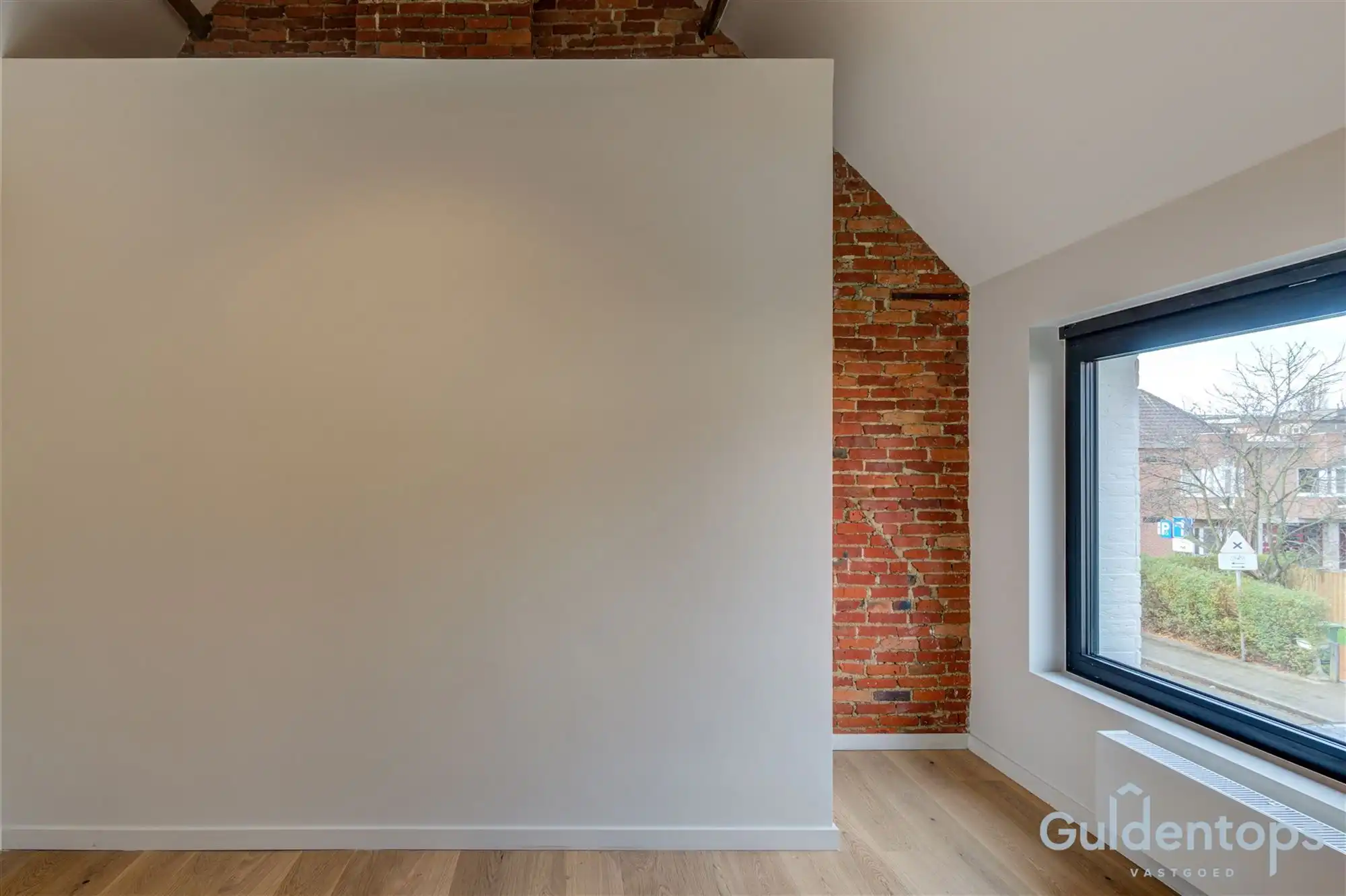 knappe, vernieuwde gezinswoning met tuin in hartje Berchem foto 20