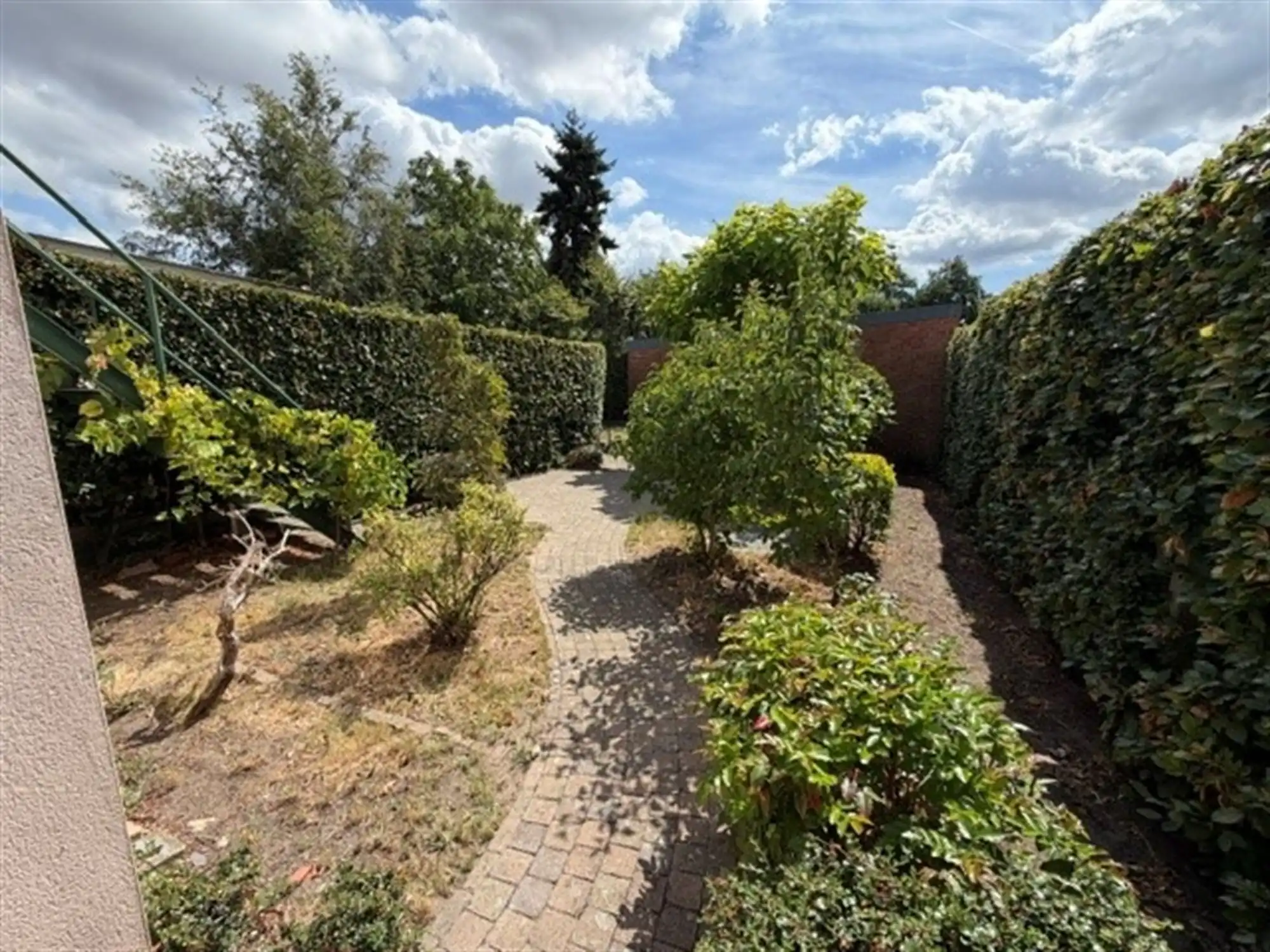 Zeer tof gelijkvloersappartement met tuin en garagebox foto 9