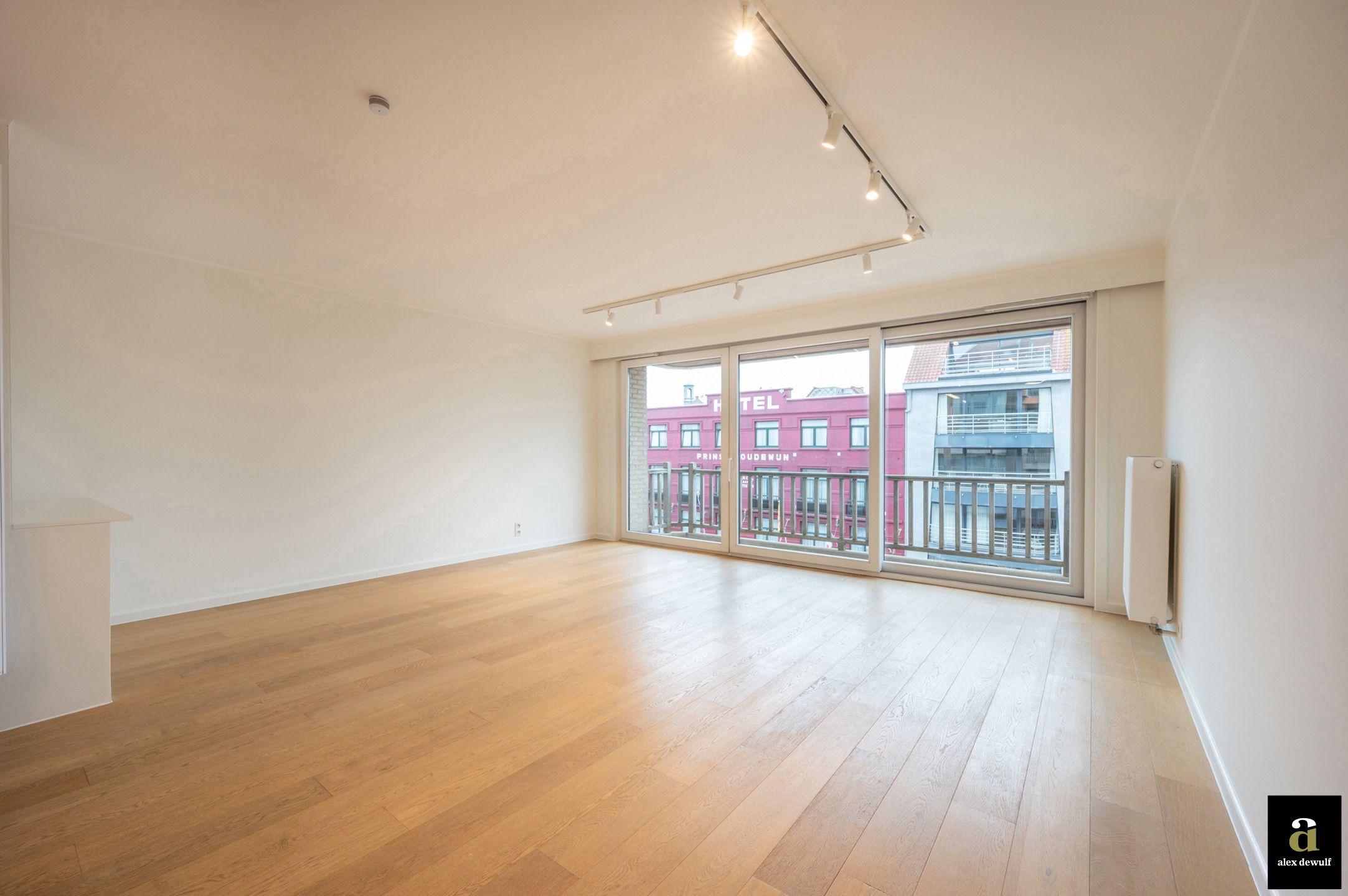 Ruim 2-slaapkamerappartement met westgericht terras op de Lippenslaan foto 2