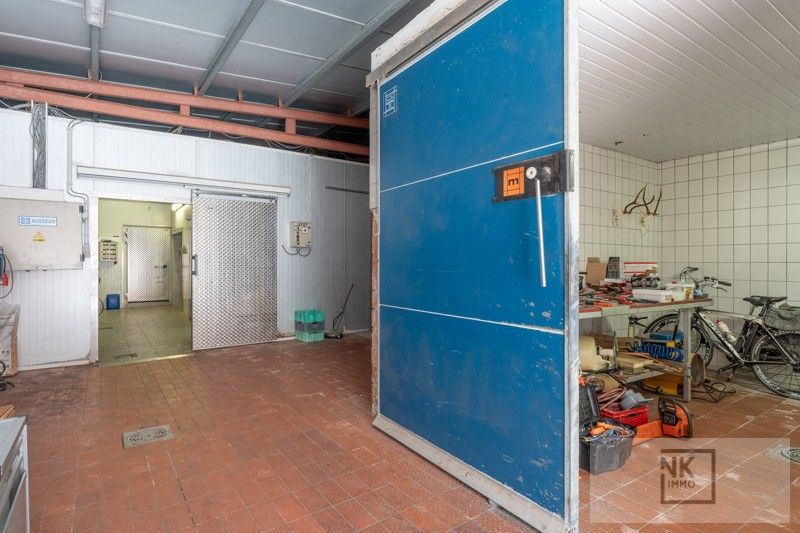 Zeer centraal gelegen handelspand met woning te Arendonk. foto 28