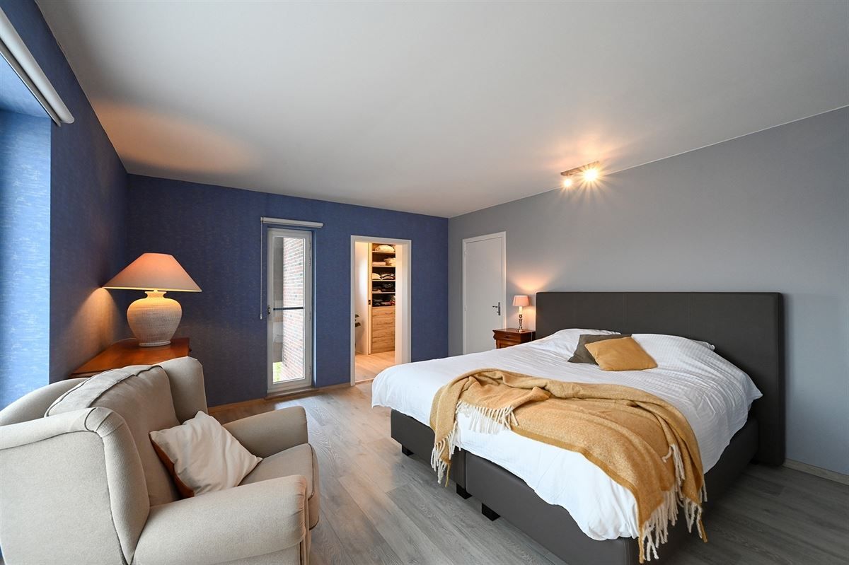 Zeer ruime villa met mogelijkheid voor praktijk of zorgwoning foto 12