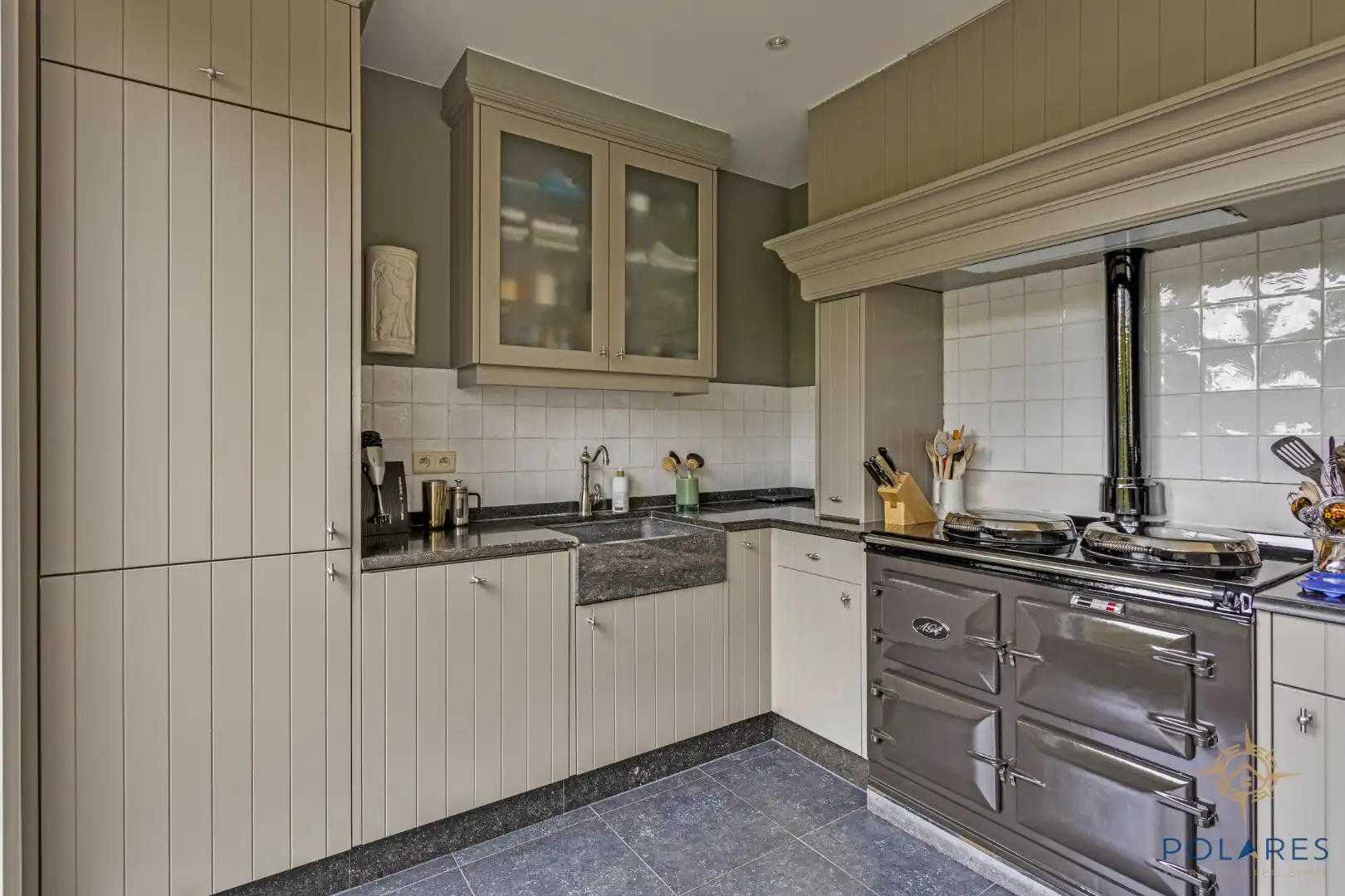 Exclusieve penthouse met groot dakterras en parkeerplaats!  foto 9