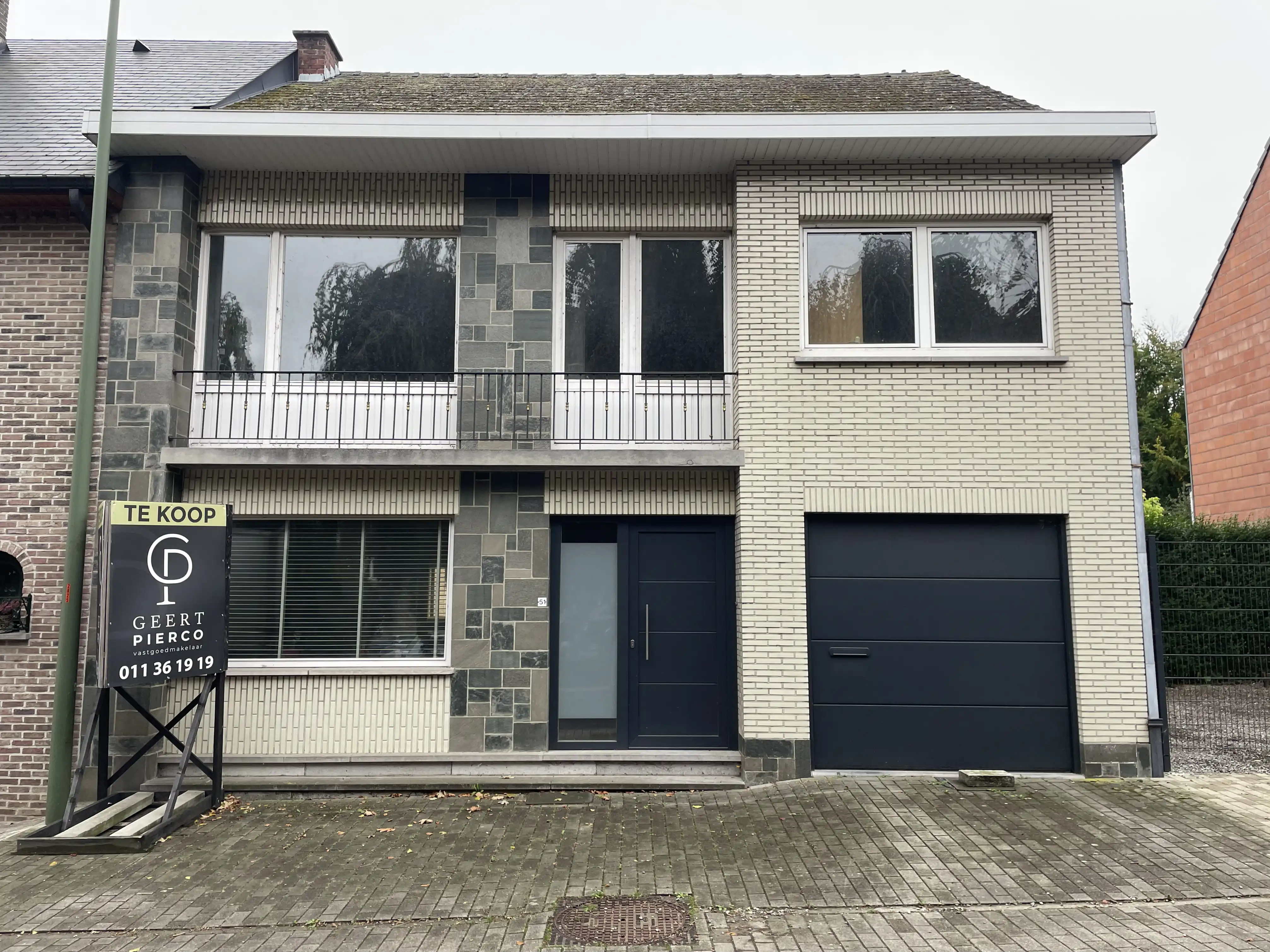 Hoofdfoto van de publicatie: Charmante woning met garage en kelder in de rustige Kan. Schoolslaan, Landen - een perfecte kans voor jouw nieuwe thuis!