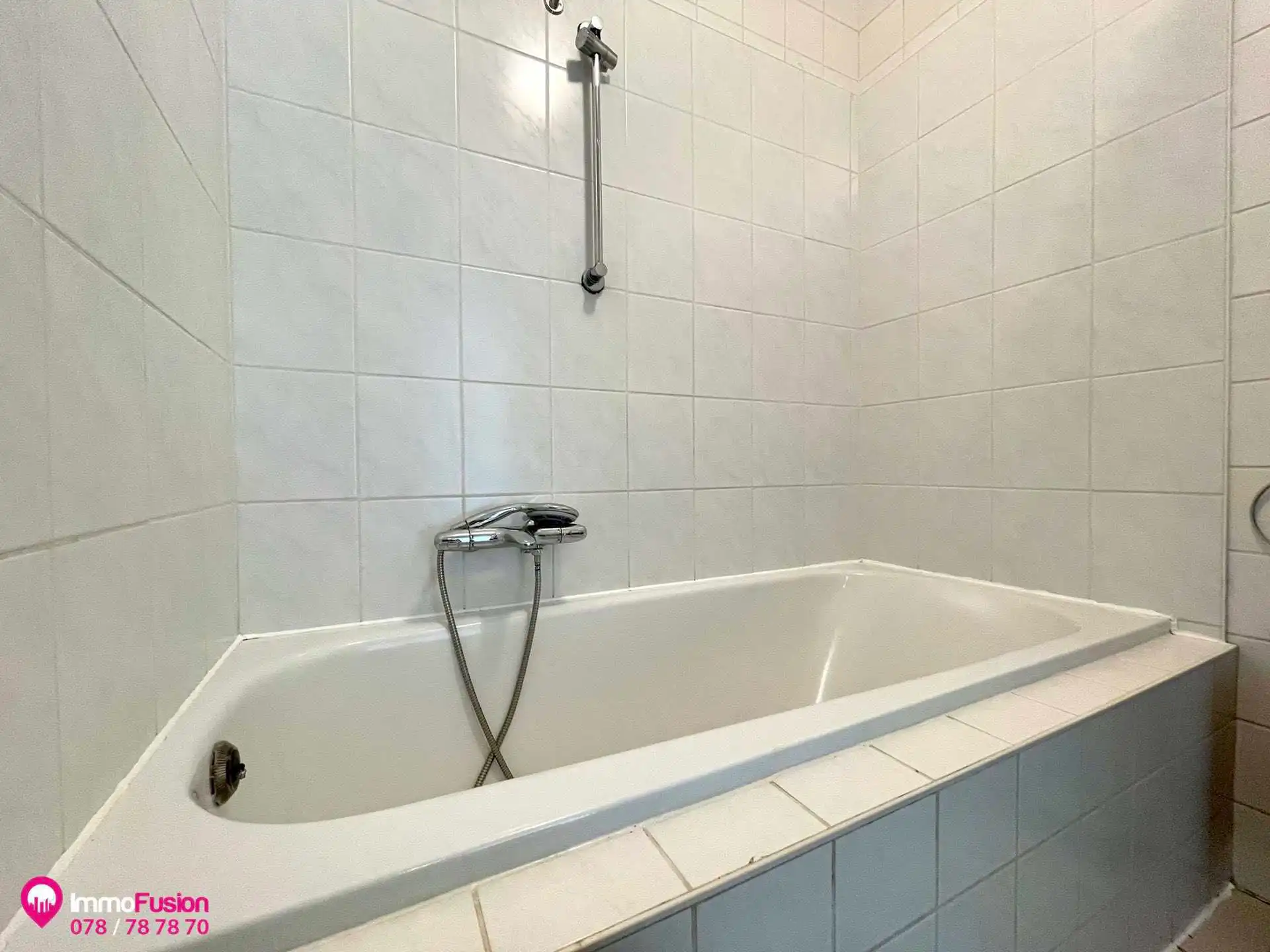 Mooi 2-slaapkamer appartement met terras in het centrum! foto 17