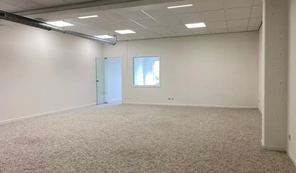 Ingedeeld kantoorverdiep te huur nabij N47 in Lokeren foto 10