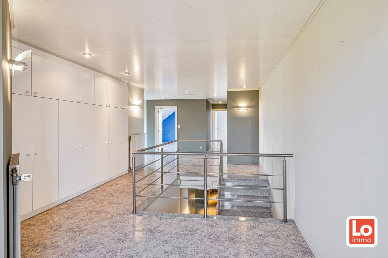 VERKOCHT!! Heel ruime degelijke open woning met praktijkruimte, inpandige garage en ruime gerenoveerde schuur met heel wat potentieel gelegen op een gemakkelijk bereikbare locatie tussen Oostakker en Lochristi! foto 19