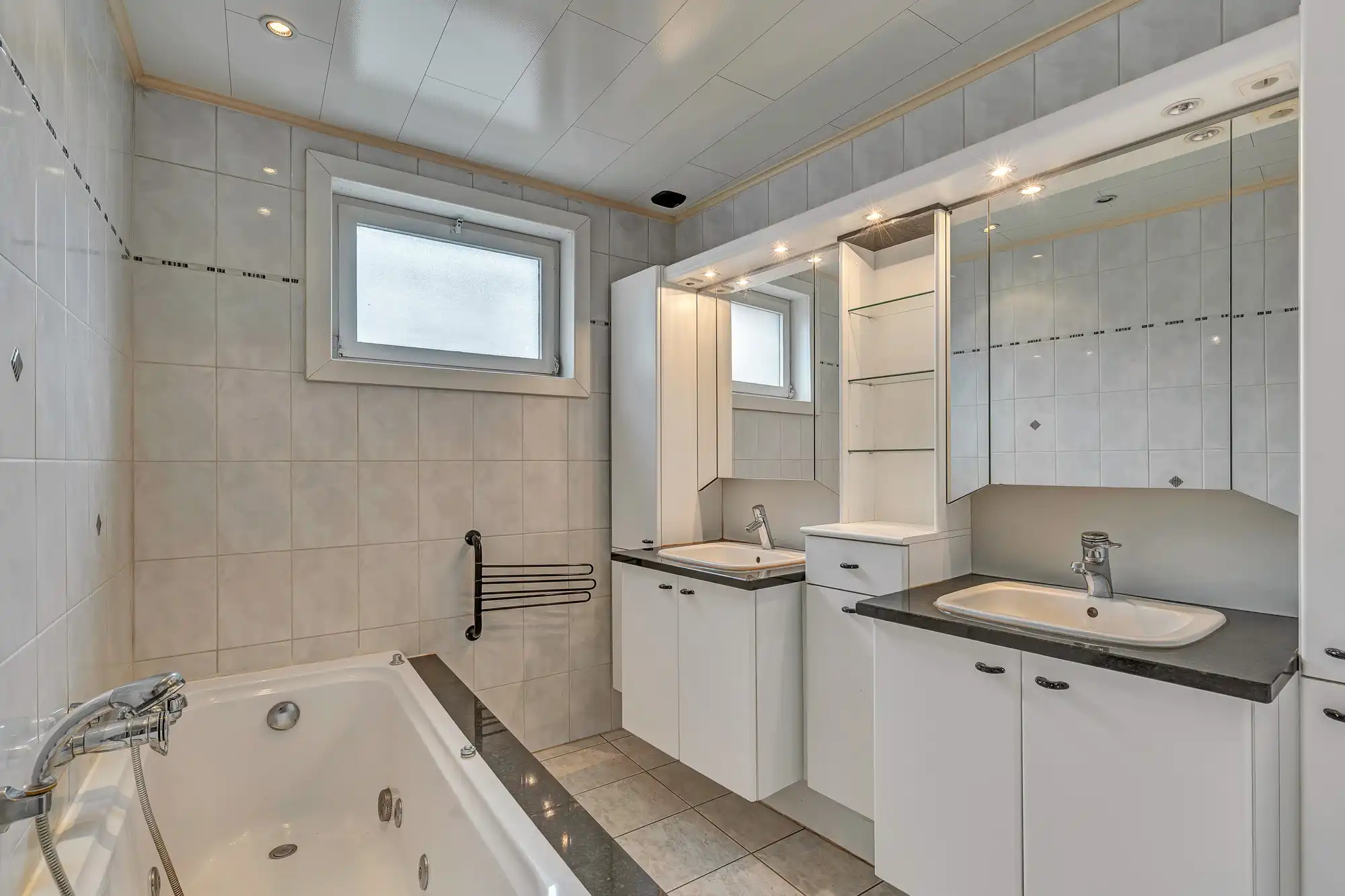 Te renoveren open bebouwing met zuidgericht terras foto 8