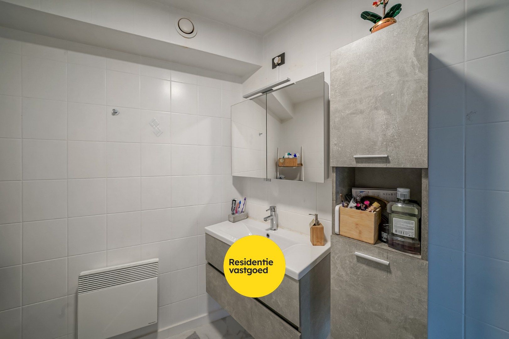 Instapklaar 2-slaapkamerappartement met ruim terras vlakbij het strand te Bredene foto 10