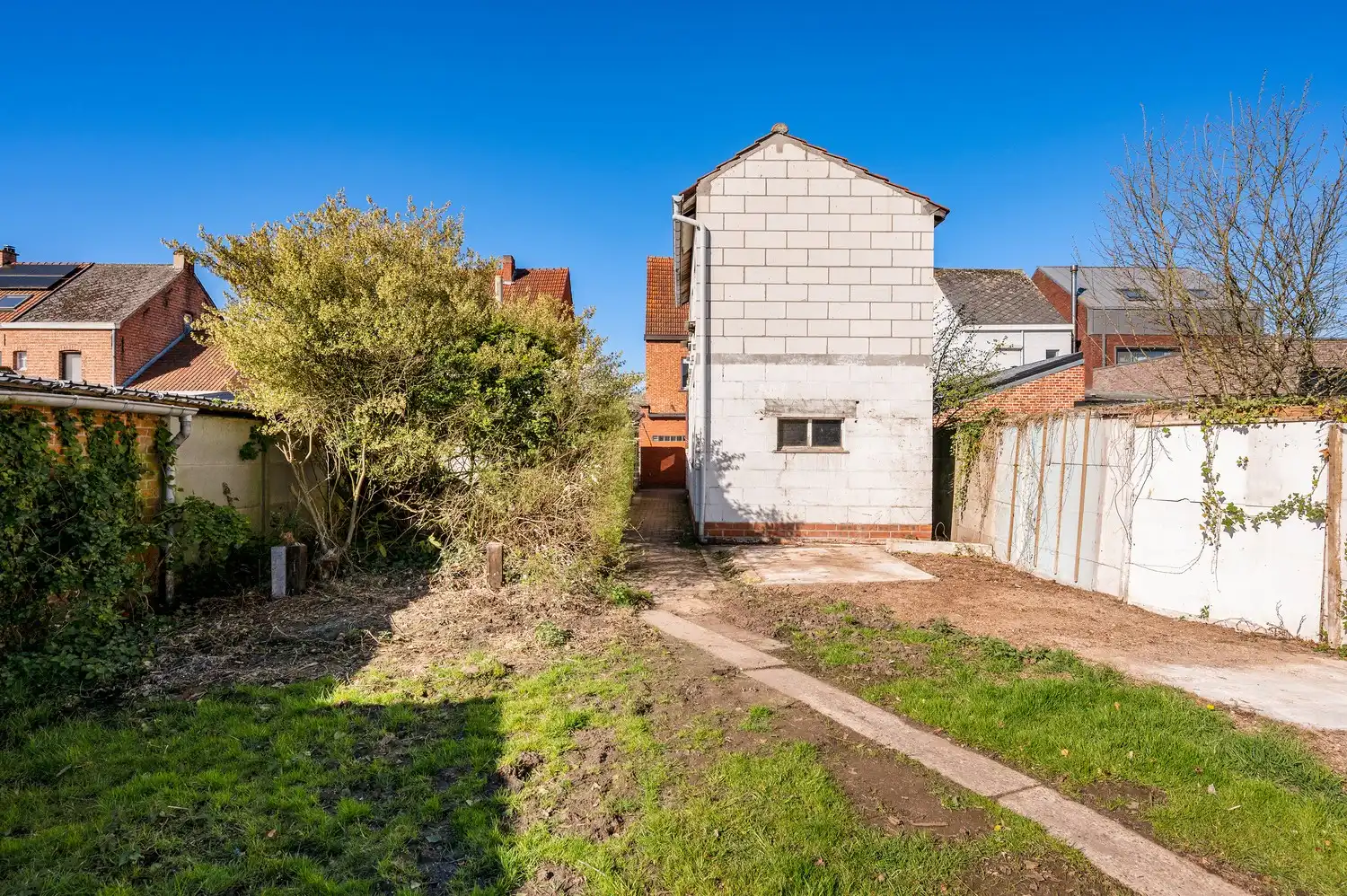 Te renoveren woning met garage en diepe tuin. foto 23