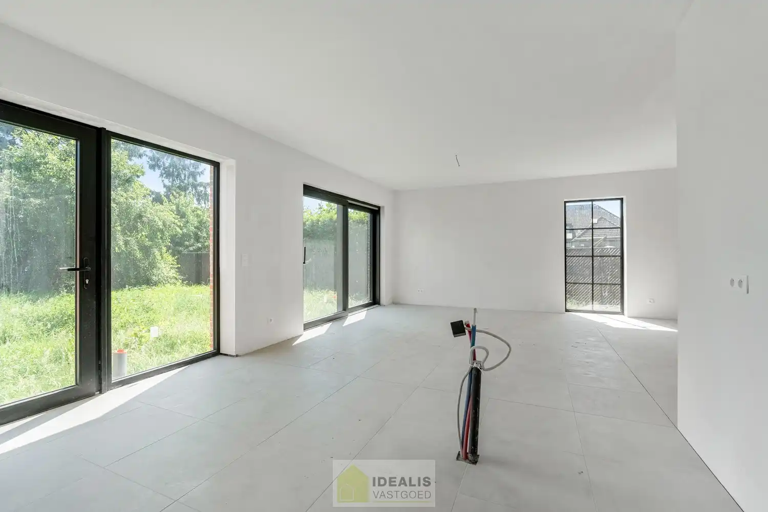 PRACHTIGE NIEUWBOUWWONING (GRONDAANDEEL €116.000,00 + 12% REGISTRATIERECHTEN EN CONSTRUCTIE € 277.000,00 + 21% BTW) MET EEN HEERLIJK LICHTRIJKE WOONKAMER MET OPEN KEUKEN MET AANSLUITEND BERGPLAATS, BUREEL, INPANDIGE GARAGE, 3 SLAAPKAMERS, EEN RUIME BADKAMER VOORZIEN VAN ALLE COMFORT! EEN HEERLIJK RUIM HUIS MET INPANDIGE GARAGE, EEN LEUKE TUIN, OP EEN GEGEERDE LOCATIE NABIJ HET CENTRUM VAN REPPEL! foto 14