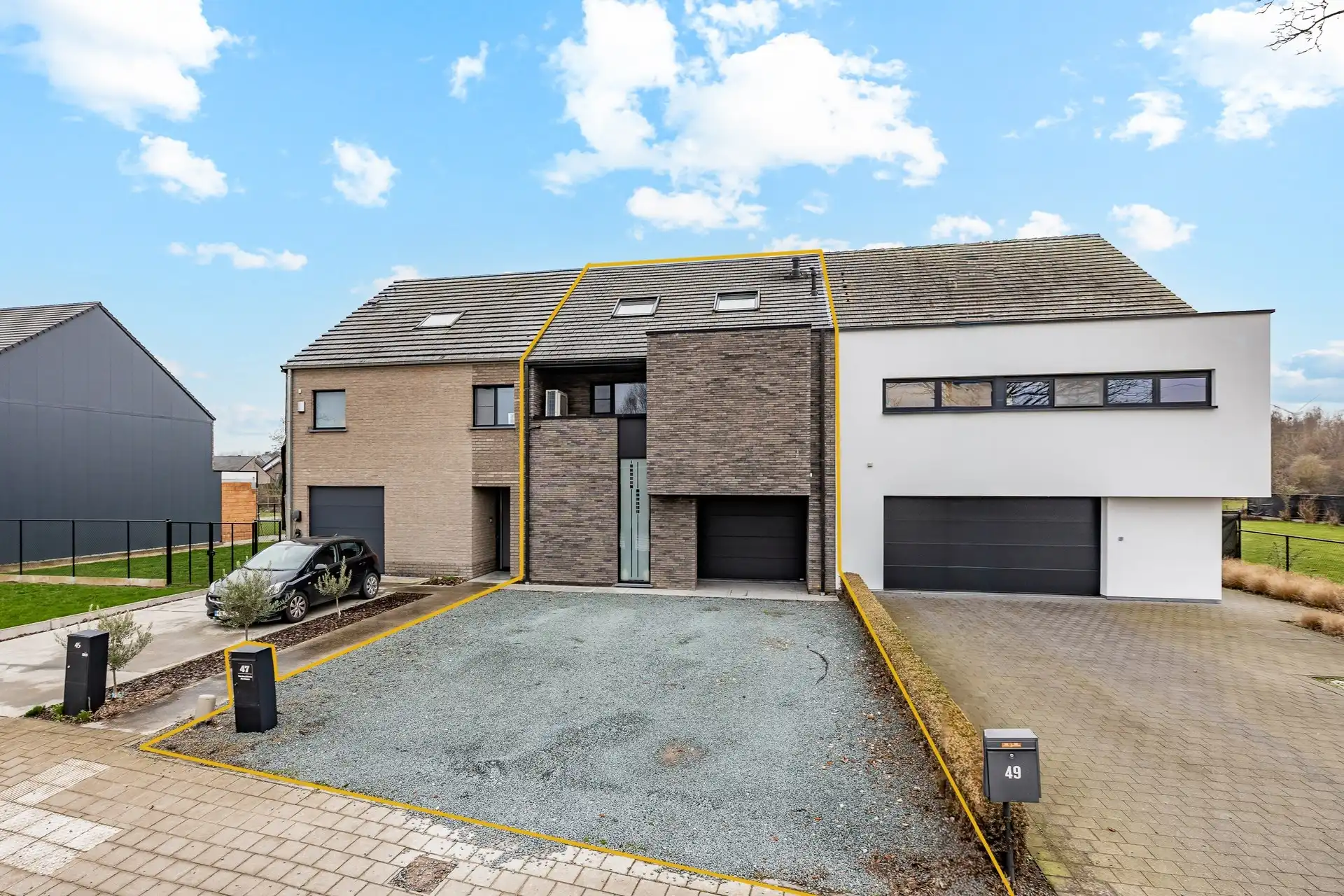 Ruime energiezuinige woning (2022) met 5 slaapkamers en zonnige tuin foto {{pictureIndex}}