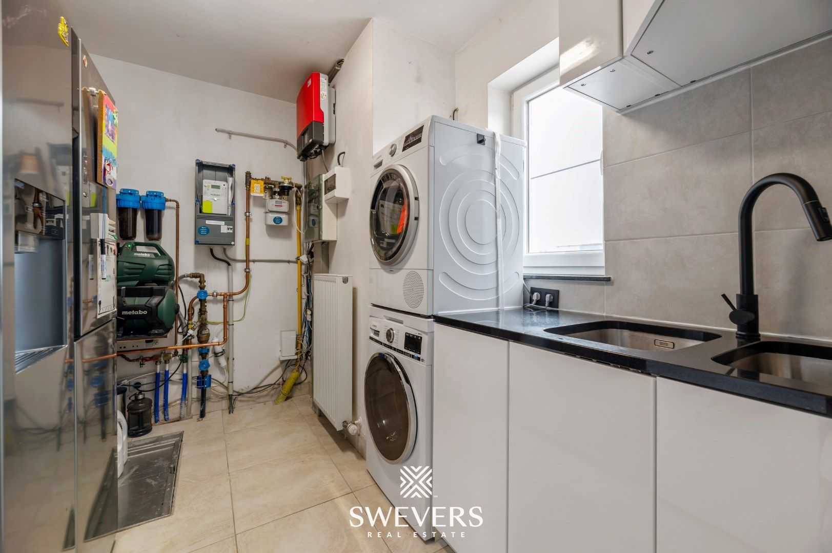 Instapklare halfopen woning met vernieuwde keuken, tuin en garage in Leopoldsburg foto 12