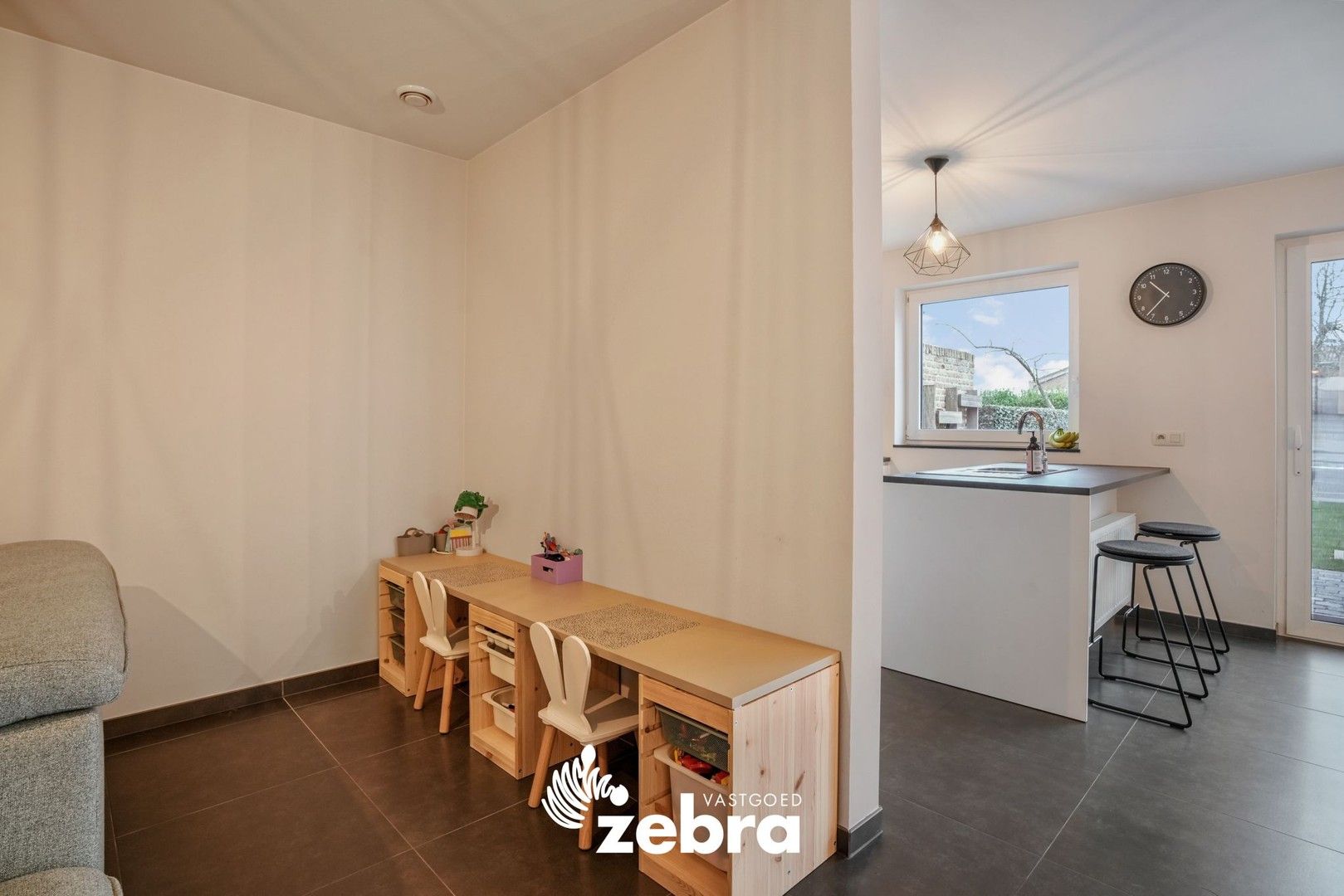 Ruime en recente woning met vier slaapkamers te Gijverinckhove! foto 4