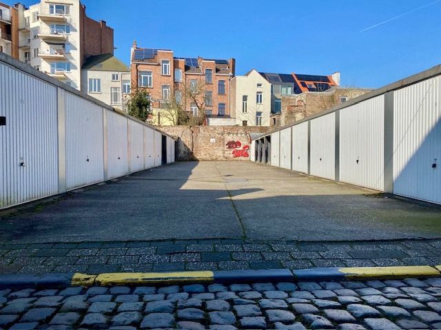 CENTRUM GENT, RUIME AFGESLOTEN GARAGE foto {{pictureIndex}}