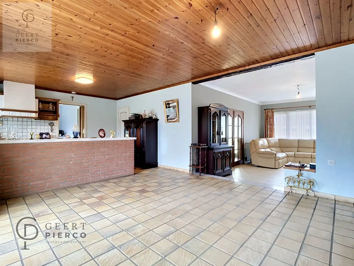 Zeer ruime bungalow gelegen op een uiterst rustig perceel foto 11