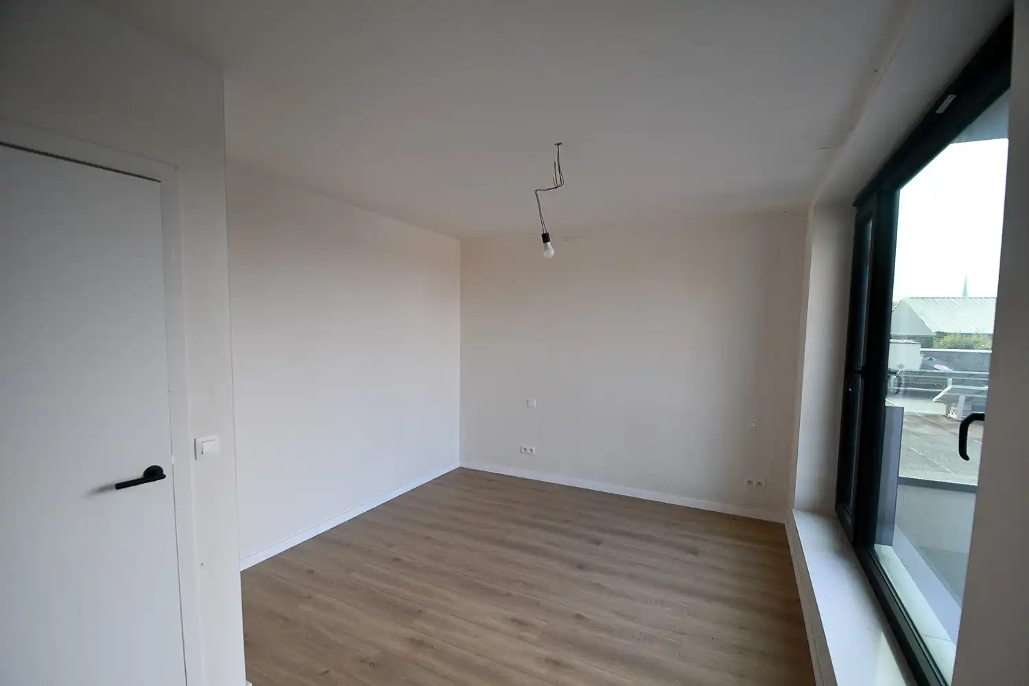 Ruim doorzonappartement nabij het centrum foto 9