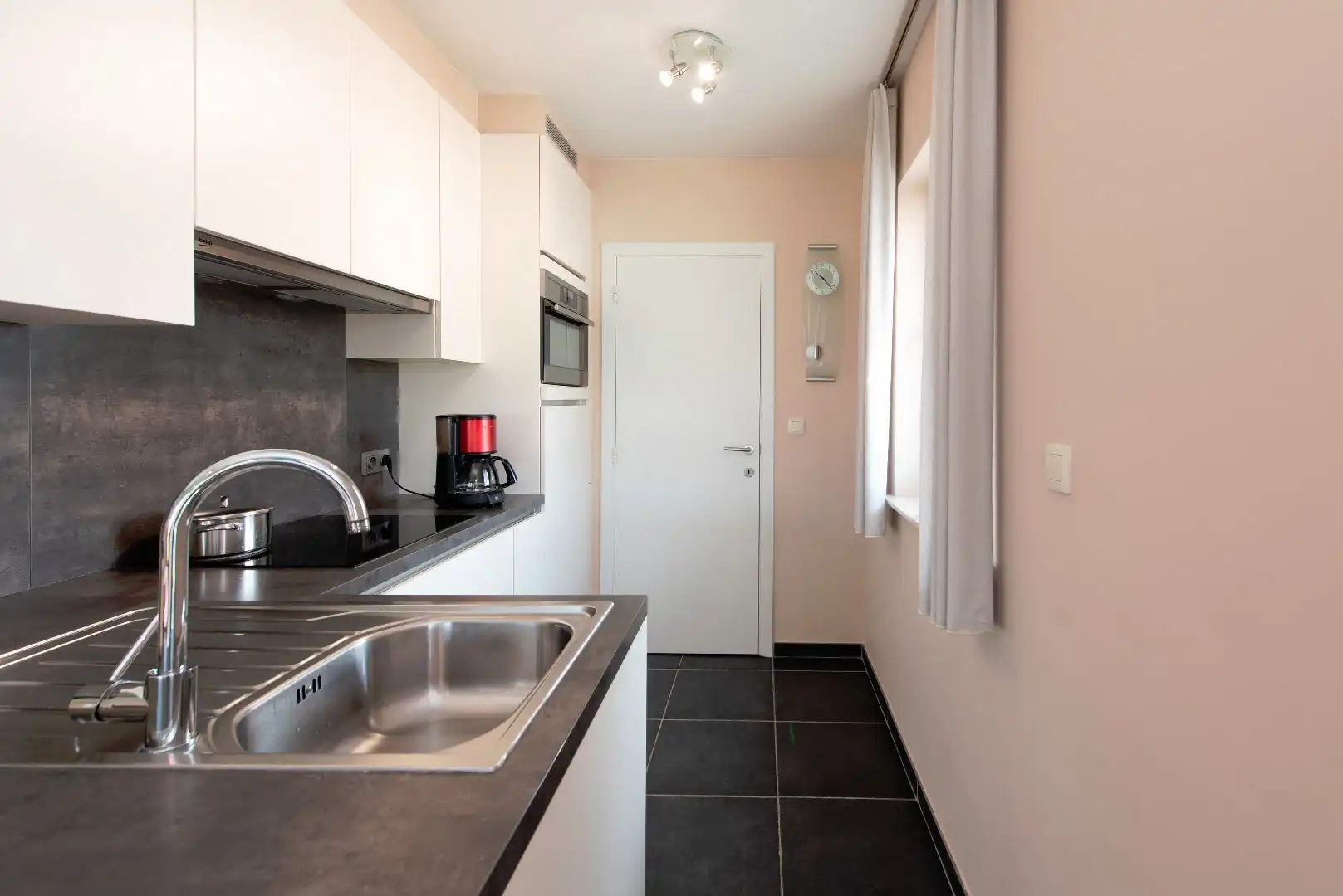 Aangenaam appartement in groene omgeving met zonneterras foto 7