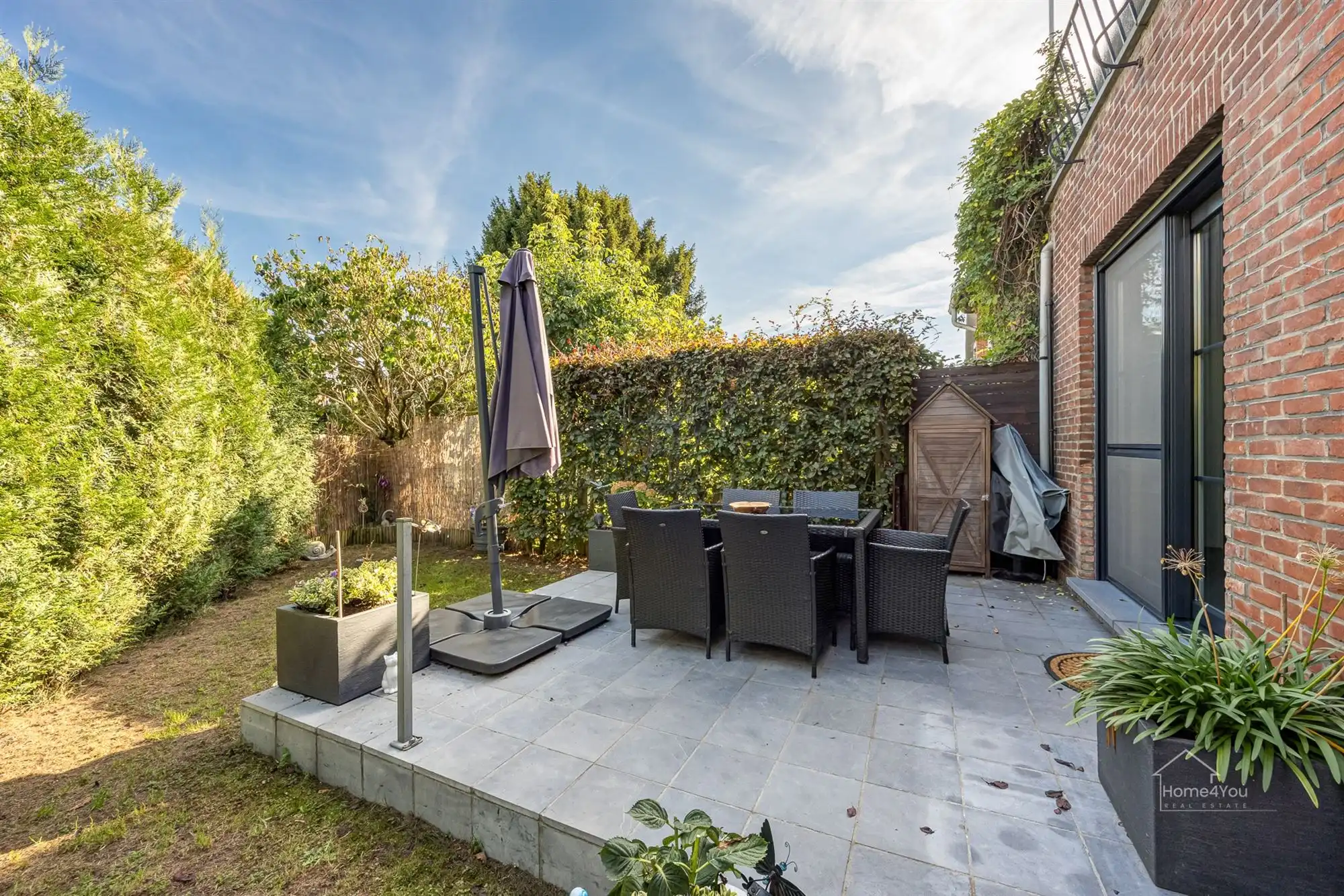 Instapklare halfopen bebouwing met zonnepanelen en ruime kelder foto 22