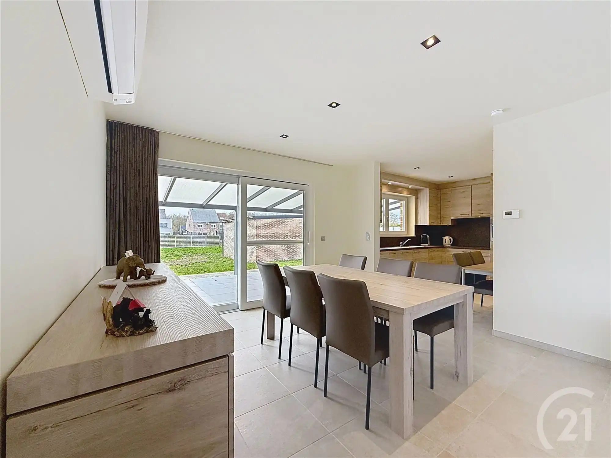 Aangename recente woning met 3 slaapkamers! foto 9