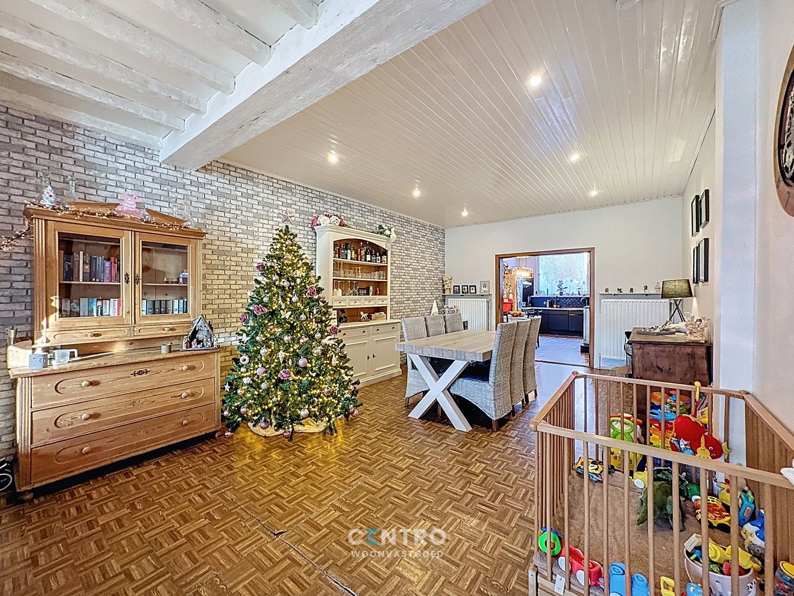 Gezellige woning met 4 RUIME slpks en tuin te Uitkerke! foto 3