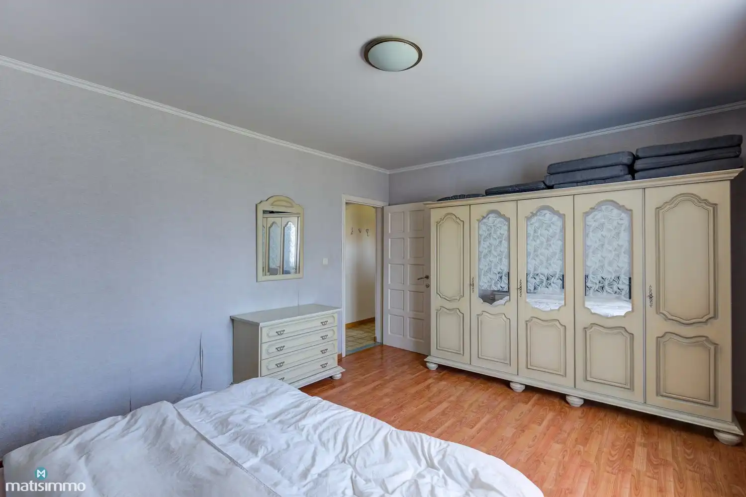 VERZORGDE EN VOLLEDIG GELIJKVLOERS INGERICHTE GEZINSWONING MET 3 SLAAPKAMERS EN TUIN IN RIEMST foto 25