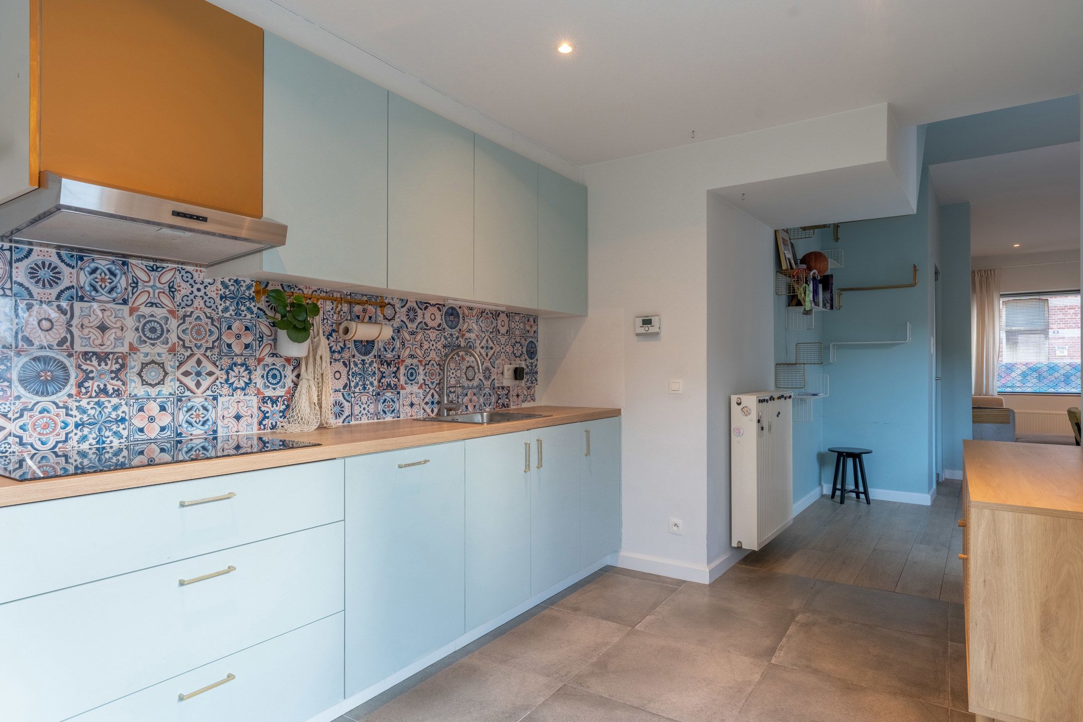 Recent gerenoveerde woning met 4 slpks en zij-ingang! foto 8