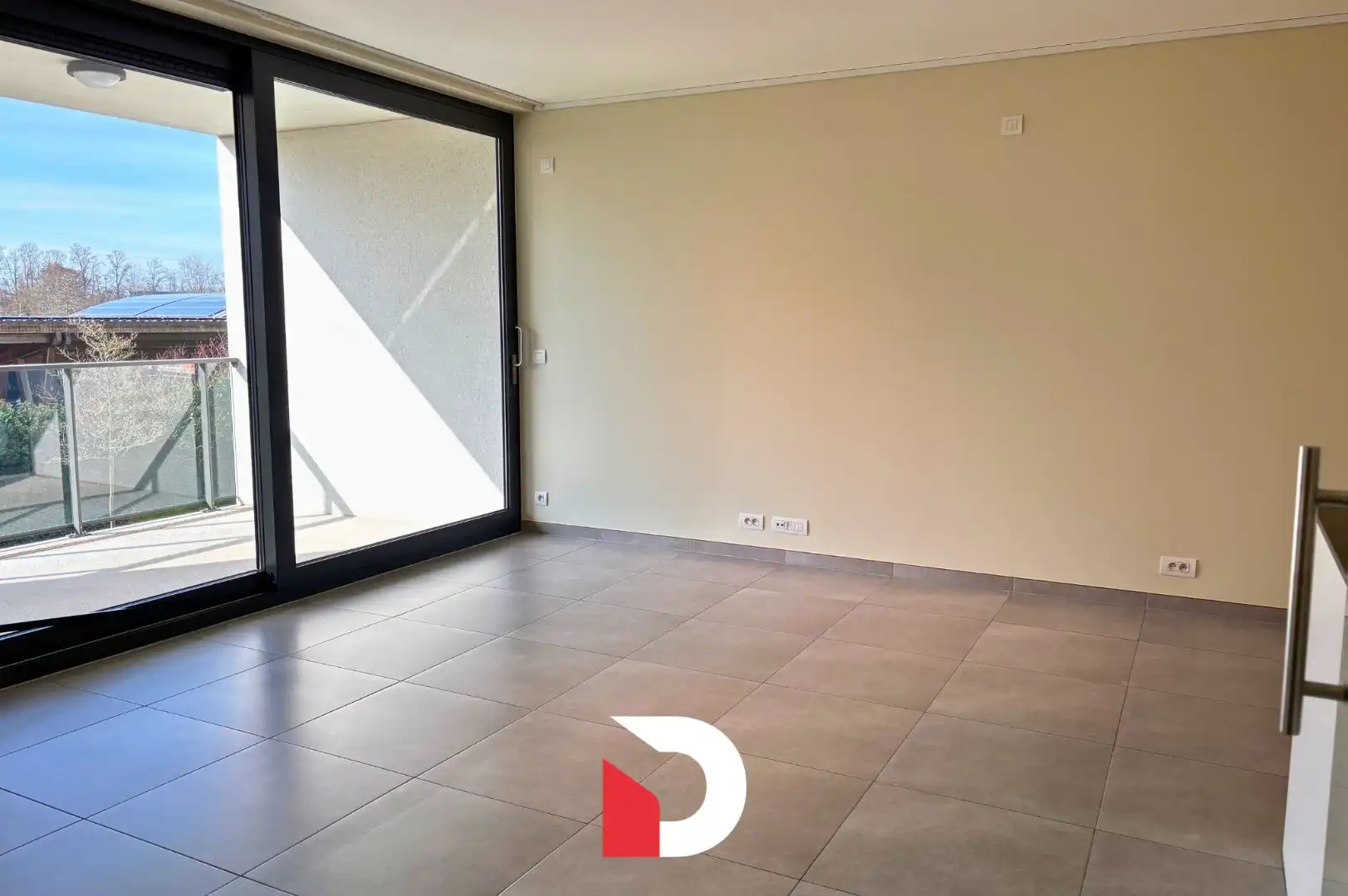 Recent appartement met 1 slaapkamer, veel lichtinval , zonnig terras en autostaanplaats foto 5