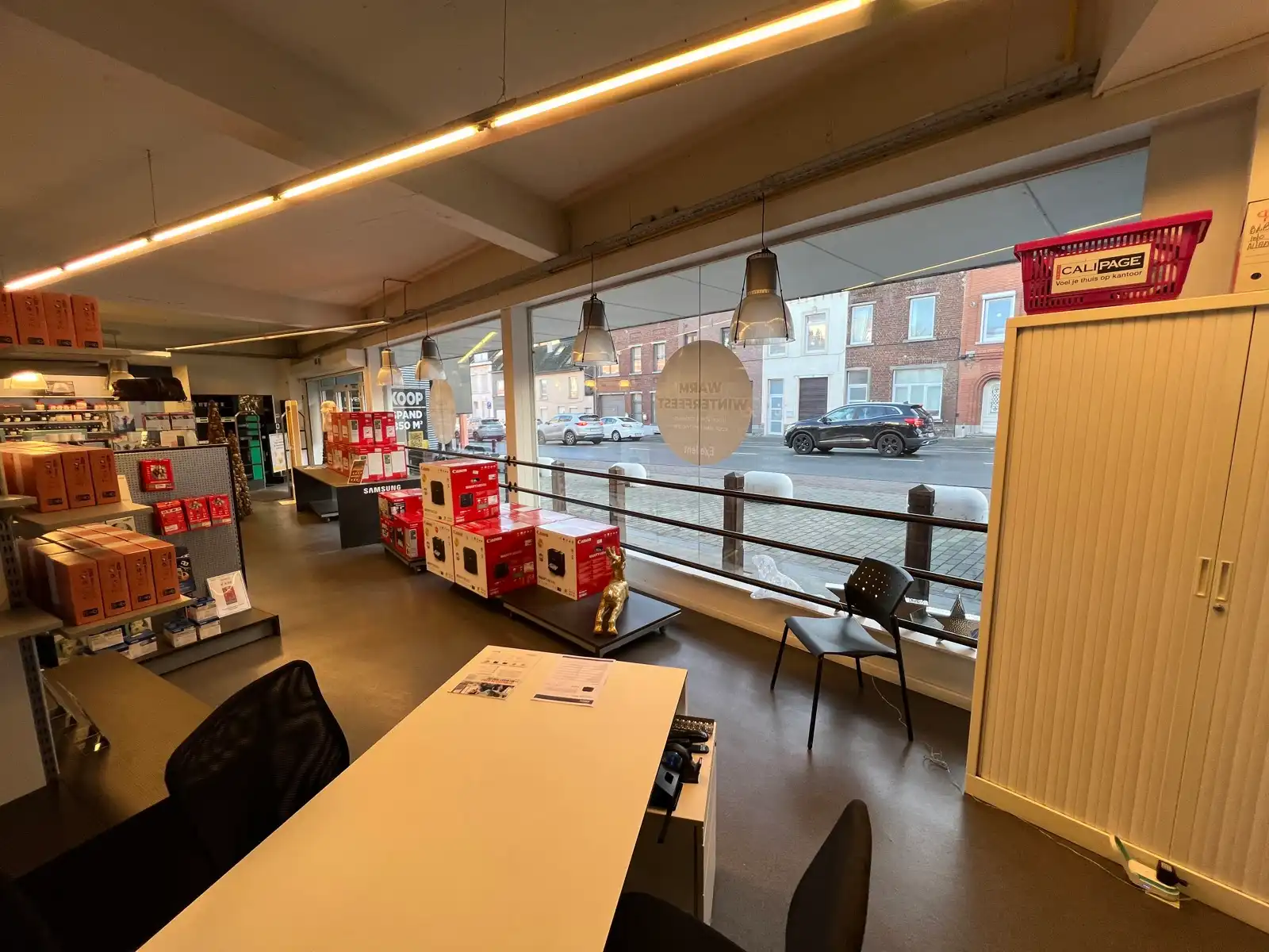 Commercieel pand / showroom op TOP-locatie te 1500 Halle. foto 11