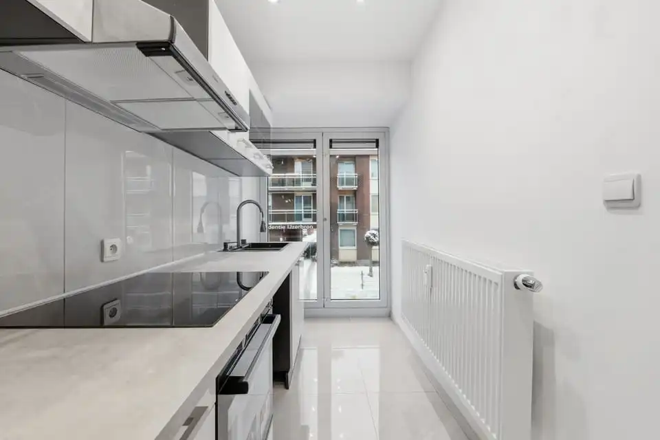 INSTAPKLAAR APPARTEMENT MET 2 SLAAPKAMERS OP TOPLOCATIE - VOLLEDIG GERENOVEERD IN 2025 foto 7