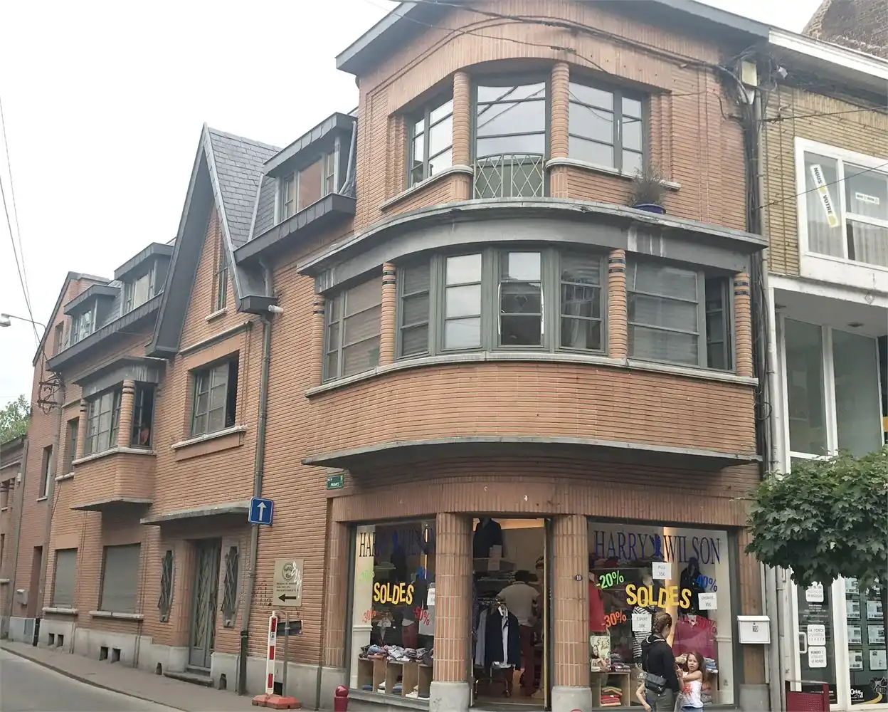 IMMEUBLE DE RAPPORT RUE DU PONT DU CHRIST foto {{pictureIndex}}