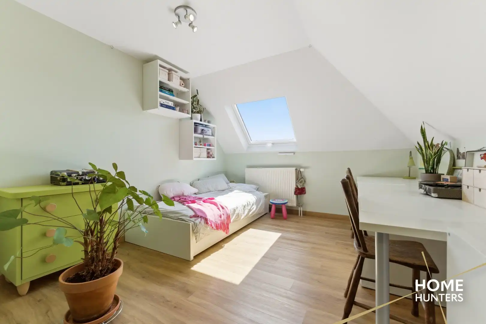 luxe villa met 4 slaapkamers, ruime tuin en een dubbele garage op een rustige locatie te Ieper foto 19