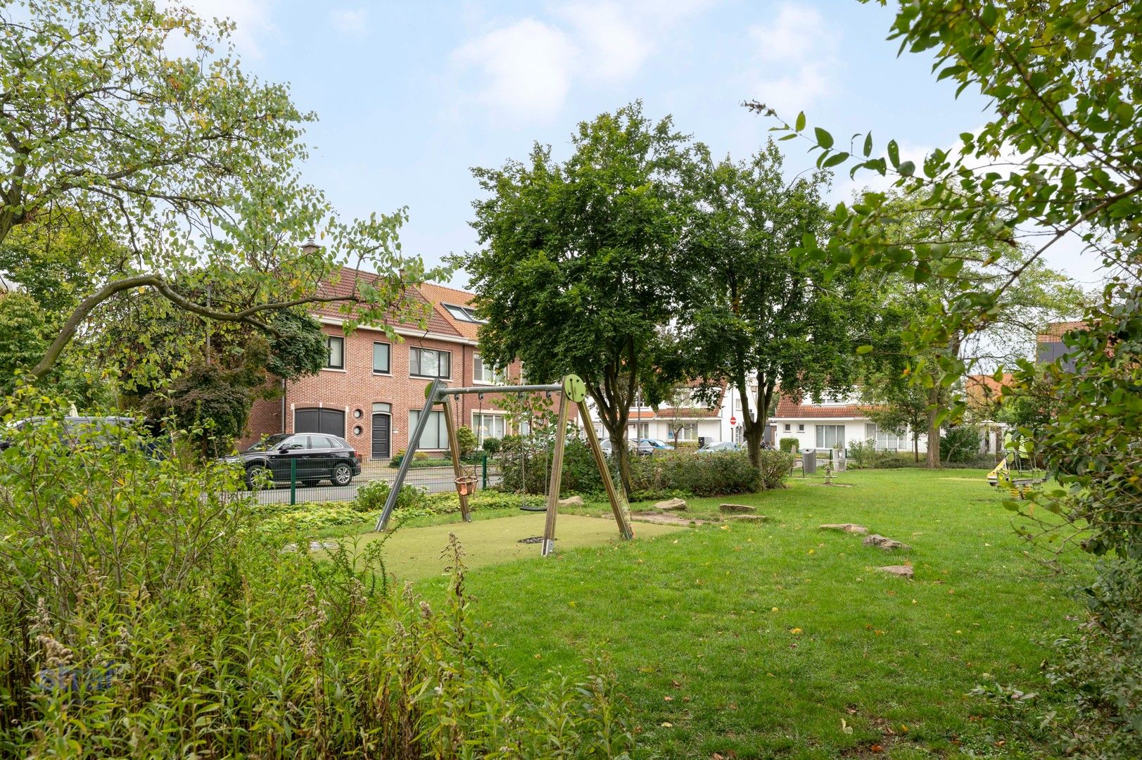 Grote 4-slaapkamer woning met tuin in groene buurt op Linkeroever foto 21