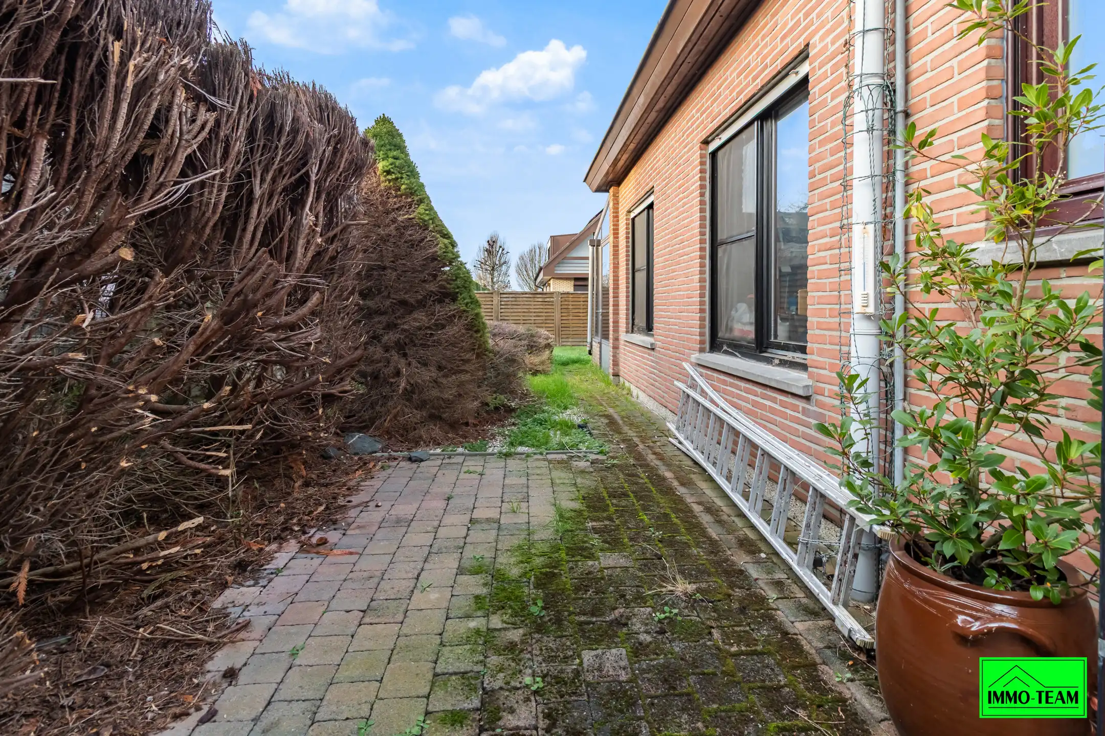 Bungalow met 3 slaapkamers in rustige woonwijk  foto 19