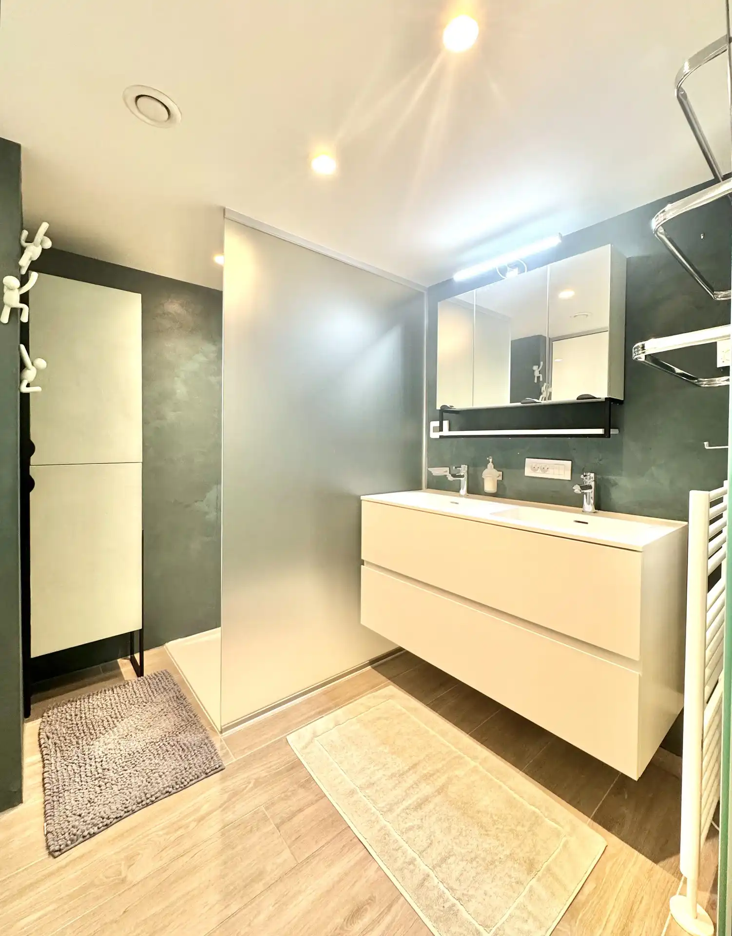 RUIM APPARTEMENT | OVERDEKTE AUTOSTAANPLAATS |TUIN | TERRAS | 130 M² foto 16