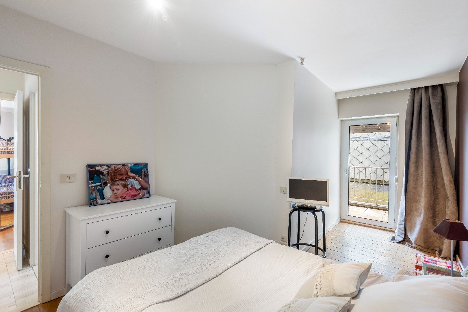 Appartement met zijdelings zeezicht  en zicht op de Kustlaan en met een ruim terras. foto 18