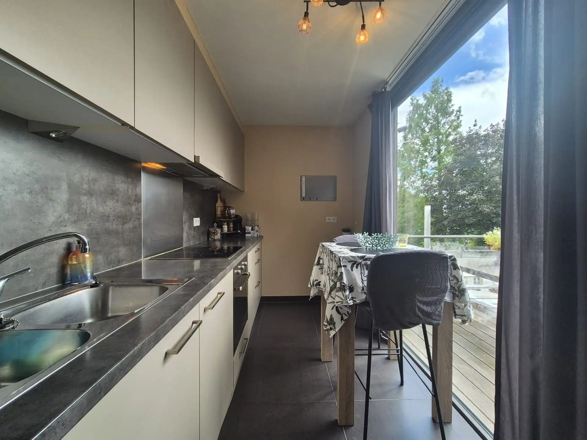 Zeer mooi en comfortabel appartement gelegen op tweede verdieping rechts van de residentie. foto 11