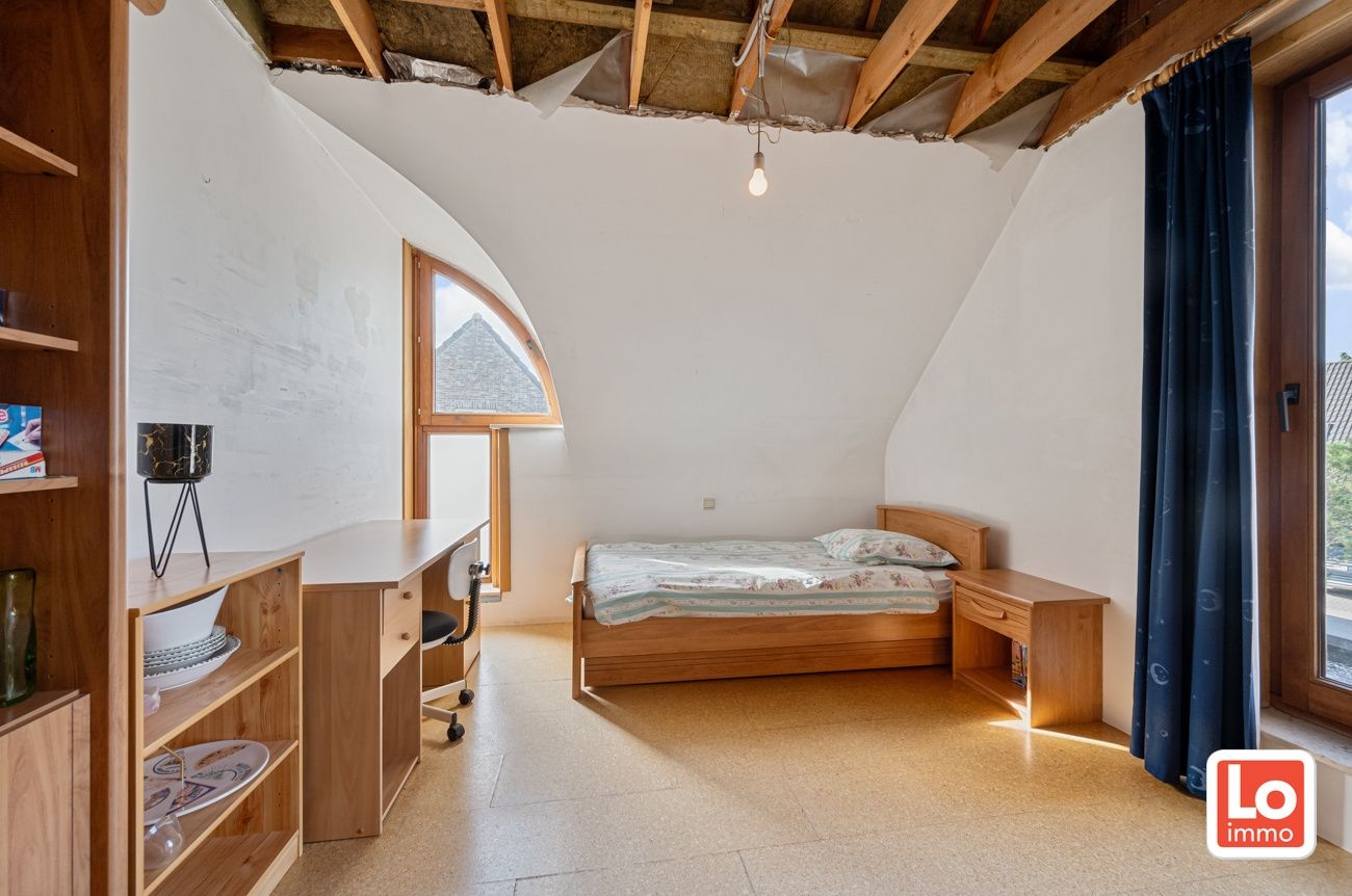 Ruime degelijke alleenstaande woning met afzonderlijke garage en carport op een makkelijk bereikbare locatie in Lokeren! foto 12