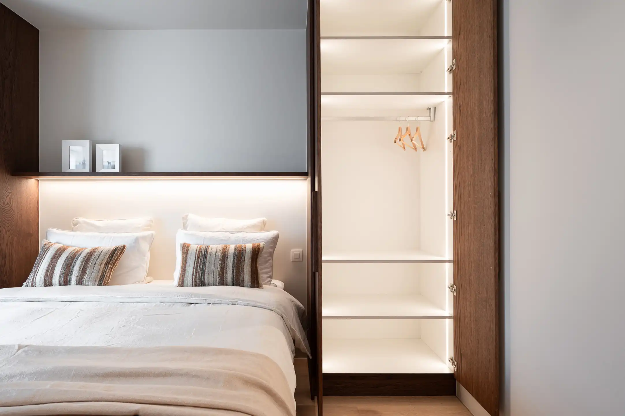 HOEKAPPARTEMENT, volledig gemeubileerd, vlakbij de Zeedijk.. foto 16