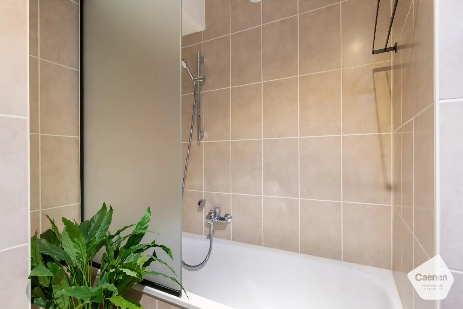 Ruim en instapklaar appartement met aangenaam terras, gelegen op een rustige locatie foto 14