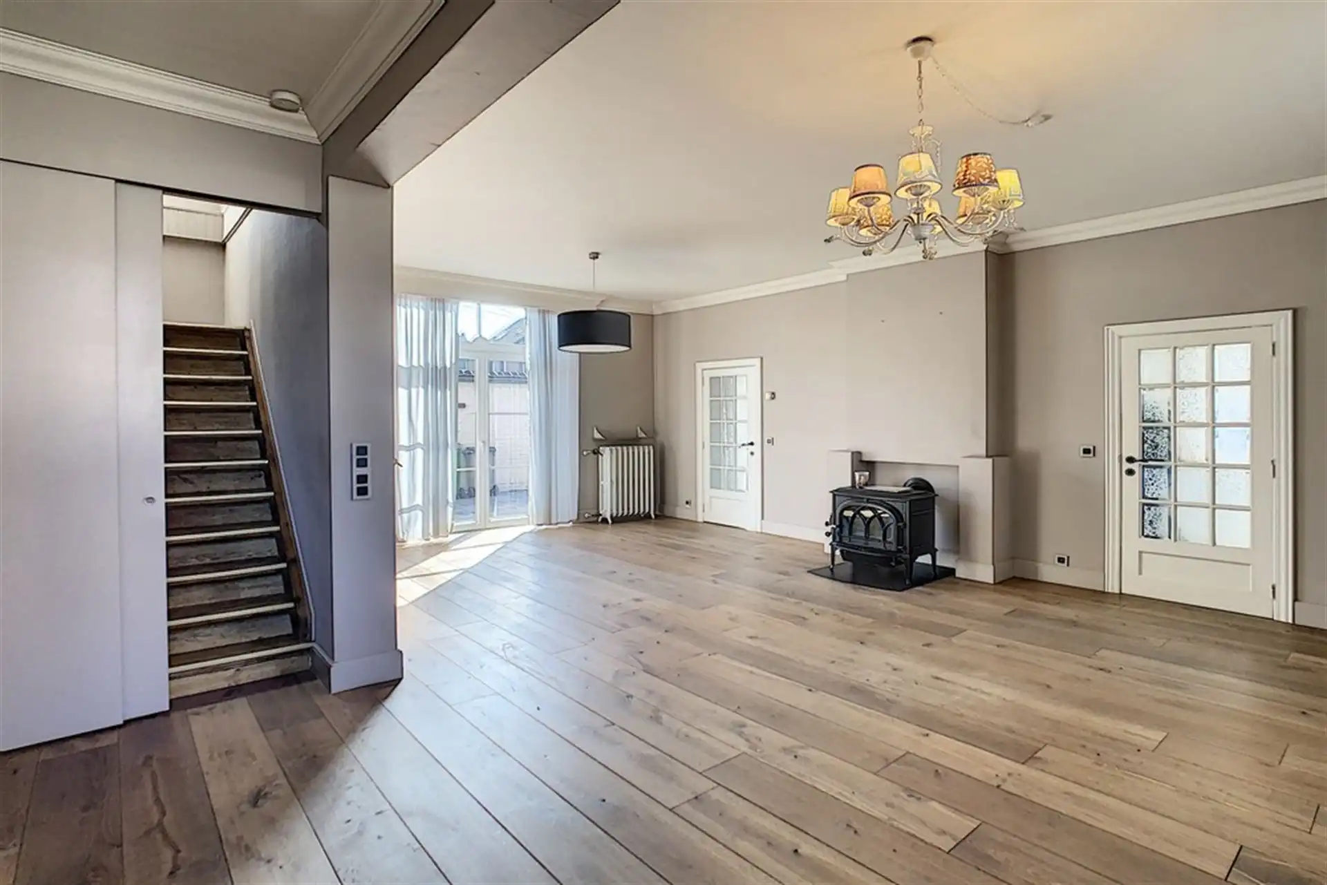 Karaktervolle woning met leuk terras en garagebox foto 2