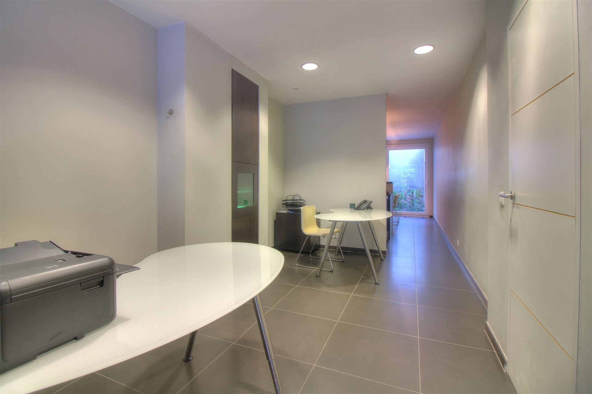 Zeer commercieel gelegen modern kantoor/handelsgelijkvloers foto 2